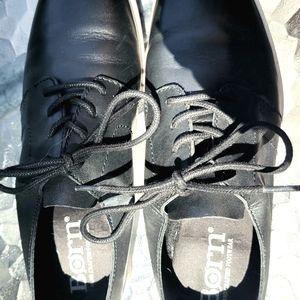 Born Soft Leather Black Oxfords Sz 8 VGC
